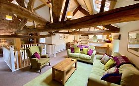 Stunning Barn Minutes From The Lake District